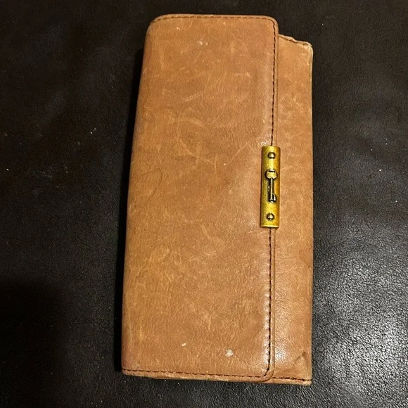 Fossil brown clutch wallet with key detailing preloved condition - Picture 2 of 10